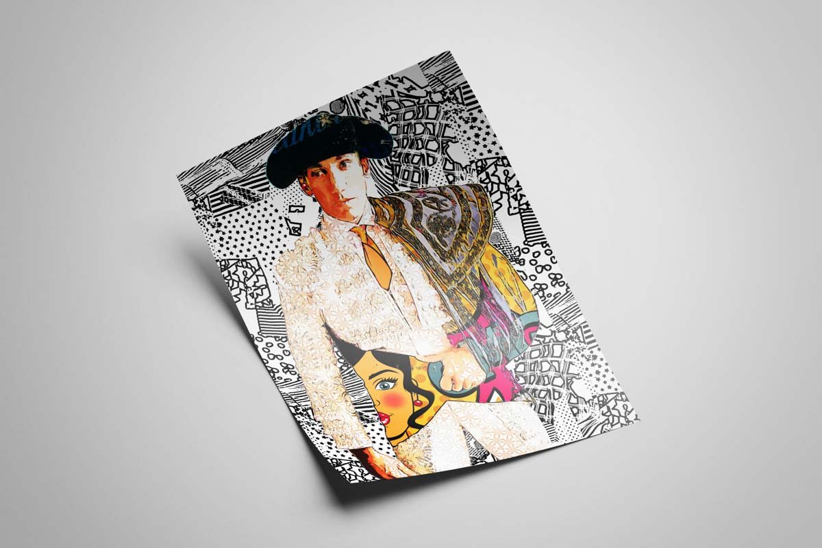 Lámina vertical de David de Miranda con montera, traje de luces claro y capote oscuro ante un fondo taurino en blanco y negro., arte taurino poster