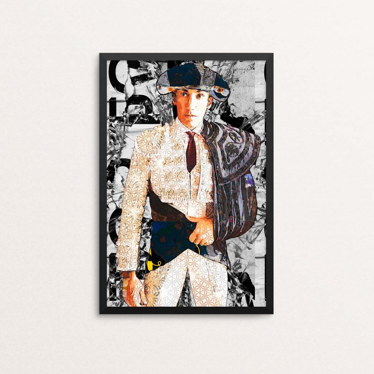 Lámina vertical de David de Miranda con montera, traje de luces claro y capote oscuro ante un fondo taurino en blanco y negro., arte taurino poster