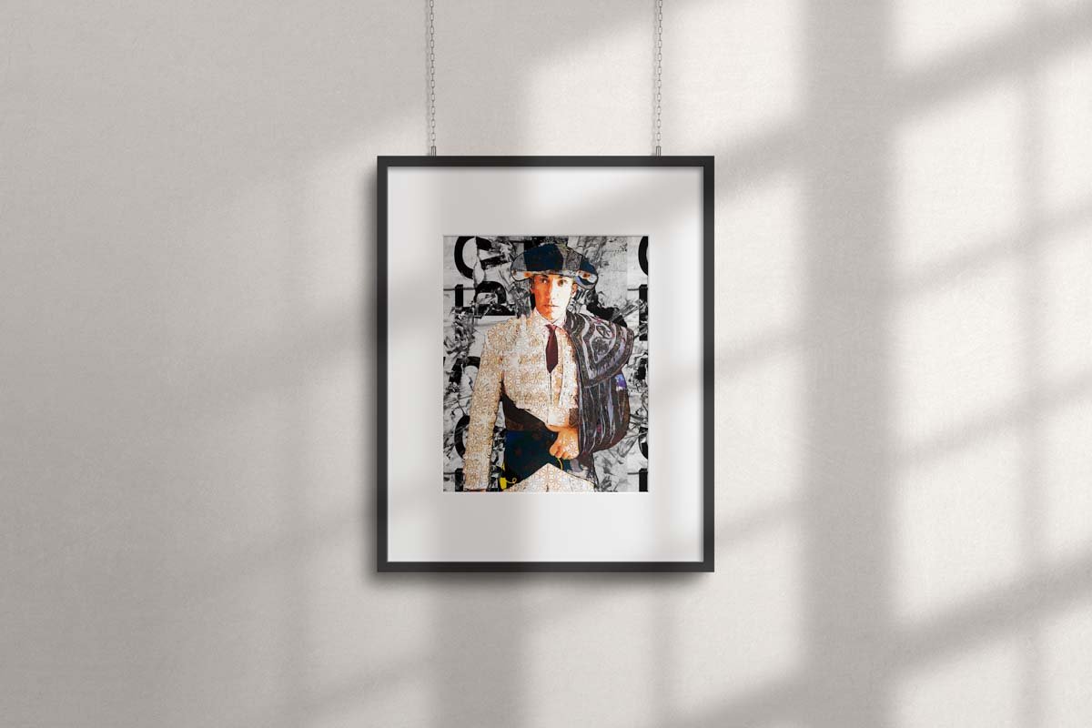 Lámina vertical de David de Miranda con montera, traje de luces claro y capote oscuro ante un fondo taurino en blanco y negro., arte taurino poster